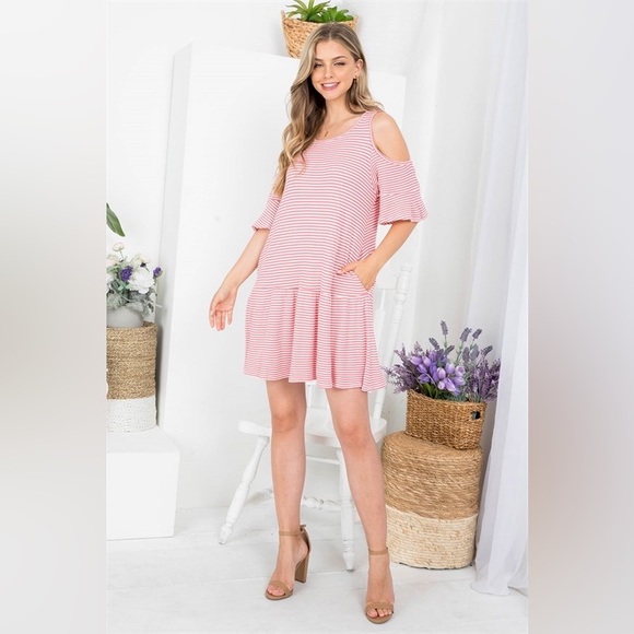 S M L RED THERMAL STRIPE COLD SHOULDER TIERED KNIT DRESS - Picture 3 of 7